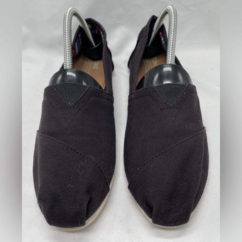 Toms Black Canvas Flats RUNS half size smaller